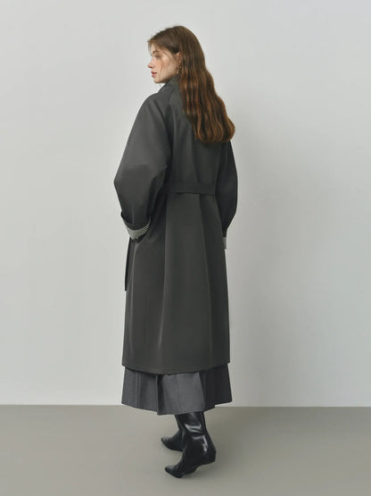 Trench Coat Feminino Beatrice — Leveza, Estrutura e Estilo Contínuo