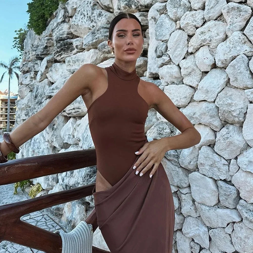 Vestido Maxi Elegante em Cetim com Recortes - AlmaChic