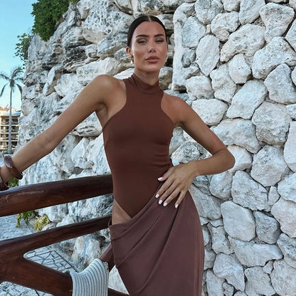 Vestido Maxi Elegante em Cetim com Recortes - AlmaChic