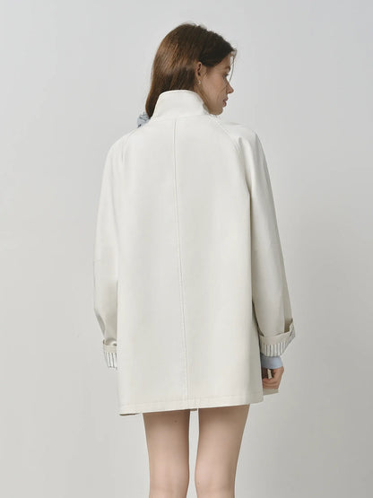 Trench Coat Curto Audrey — Estrutura Leve e Estilo Casual Chic