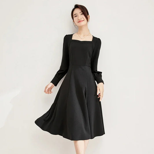 SENTUBILA vestido elegante con cuello cuadrado para mujer 2025 Primavera Verano moda señoras manga larga acampanado vestido negro por debajo de la rodilla 133L51336