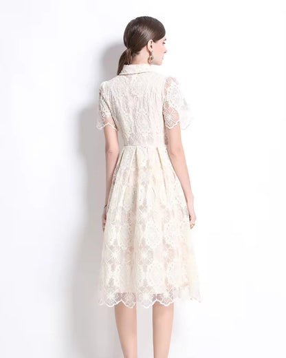 Vestido de Renda Feminino Cléo – Cintura Império e Botões Frontais