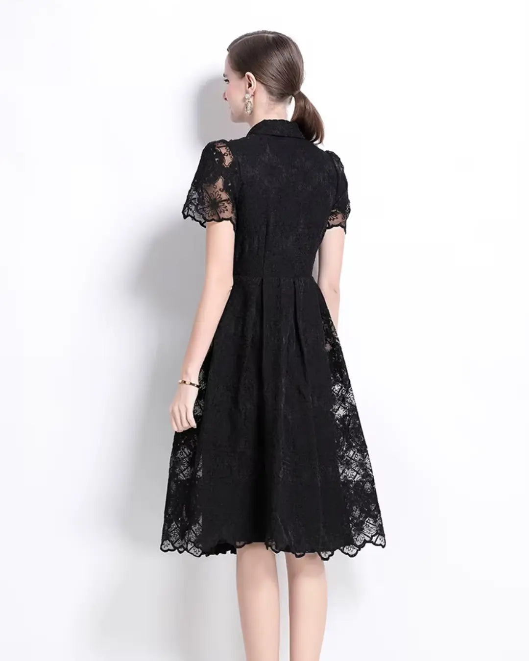 Vestido de Renda Feminino Cléo – Cintura Império e Botões Frontais