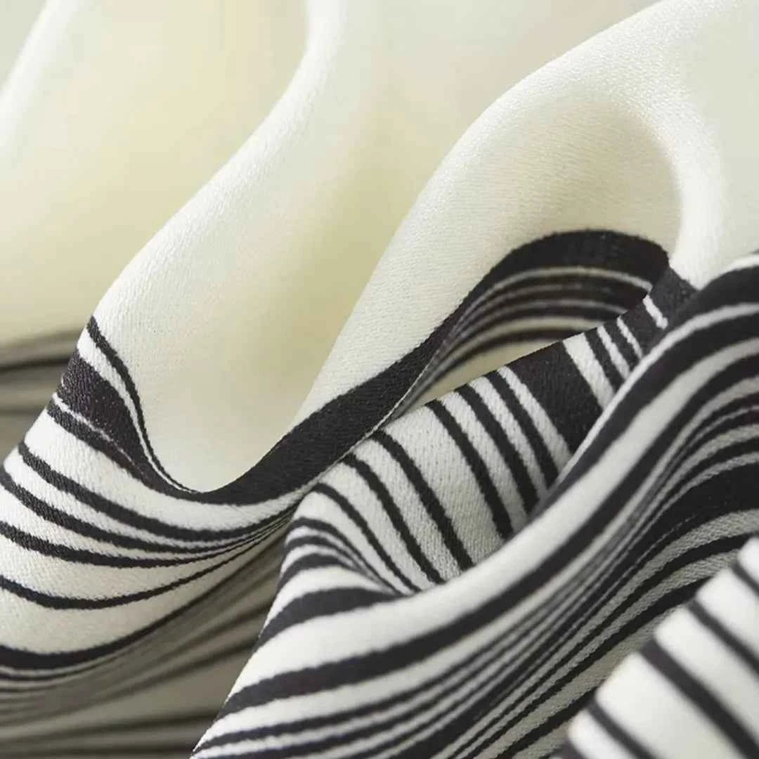 Blusa Chiffon Estampada Élise Marbre — Elegância Contemporânea com Leveza Absoluta