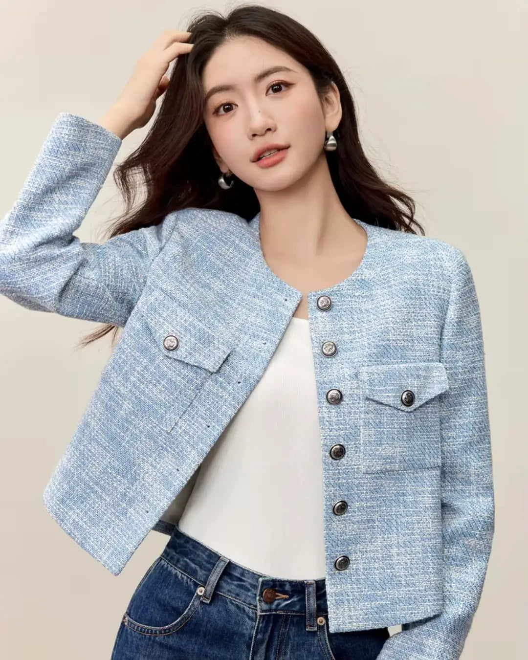 Casaco Tweed Feminino Azul Viviane – Alfaiataria Curta & Botões de Metal