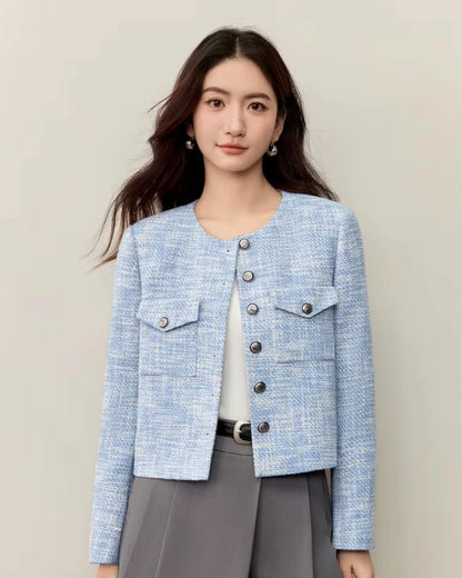 Casaco Tweed Feminino Azul Viviane – Alfaiataria Curta & Botões de Metal