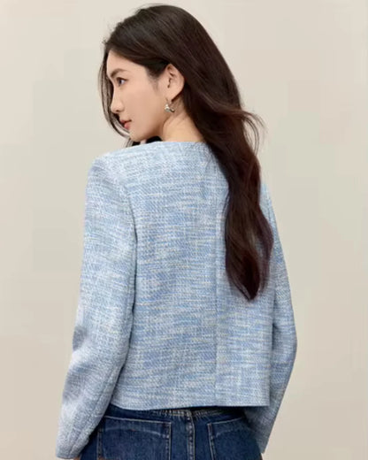 Casaco Tweed Feminino Azul Viviane – Alfaiataria Curta & Botões de Metal