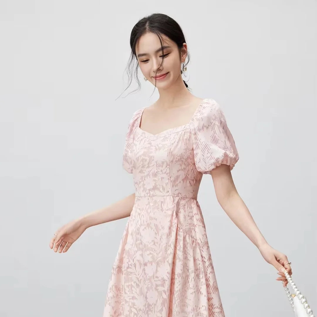 Vestido Midi Floral Rosé – Romance Refinado em Cada Detalhe