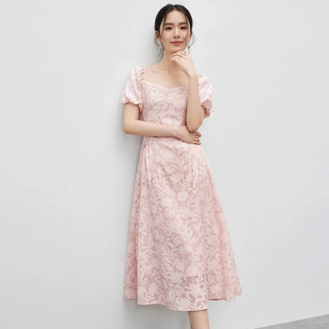 Vestido Midi Floral Rosé – Romance Refinado em Cada Detalhe