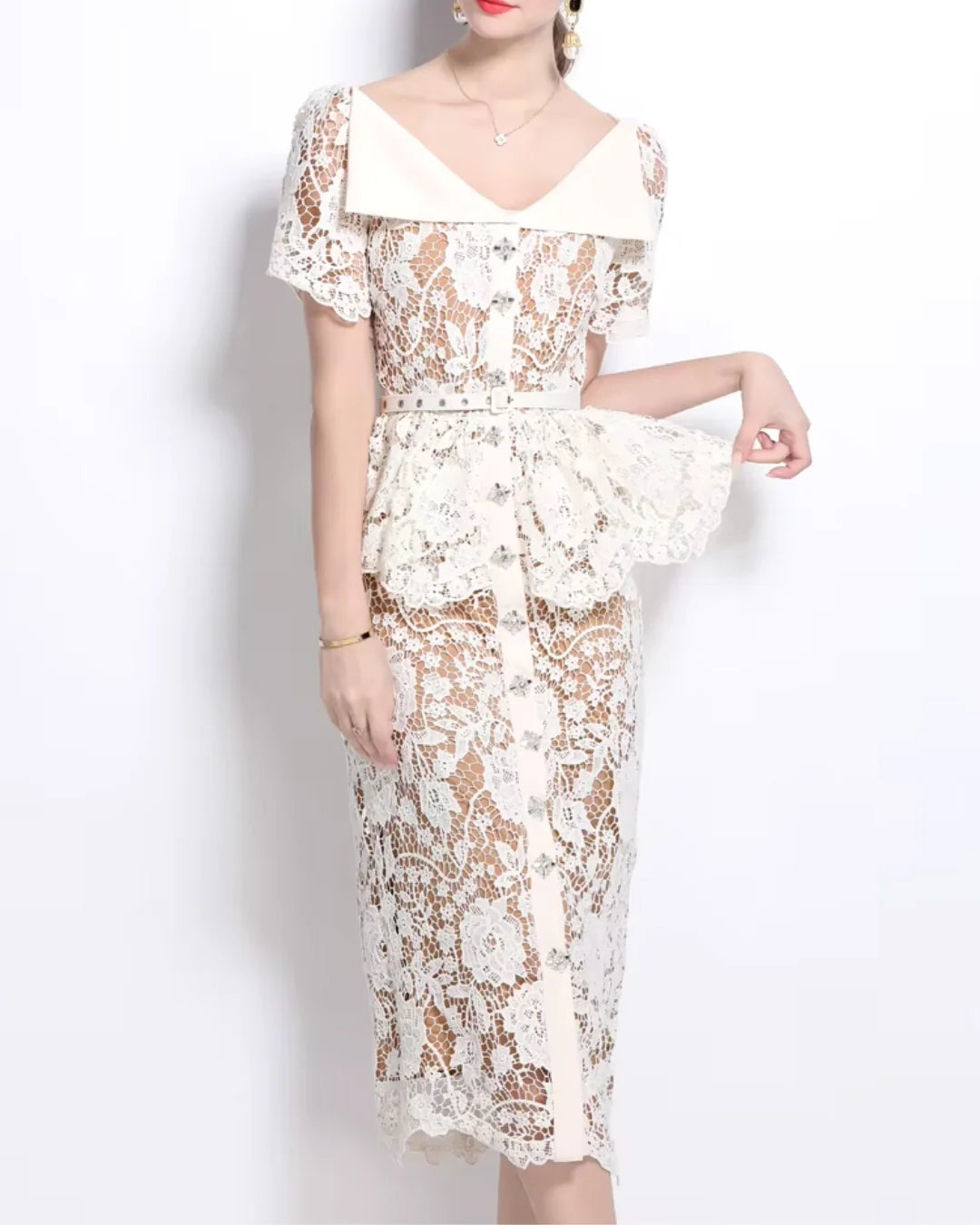 Vestido de Renda Feminino Helena Peplum – Cintura Império e Acabamento Bordado