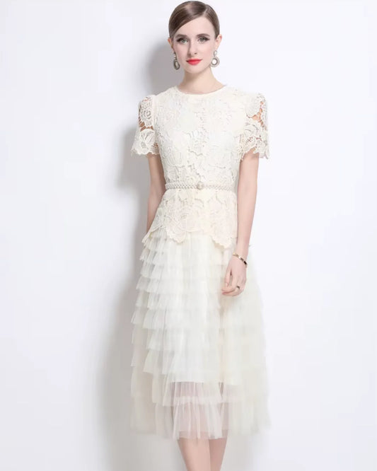 Vestido de Renda Feminino Élodie Pérola — Midi Elegante Bordado