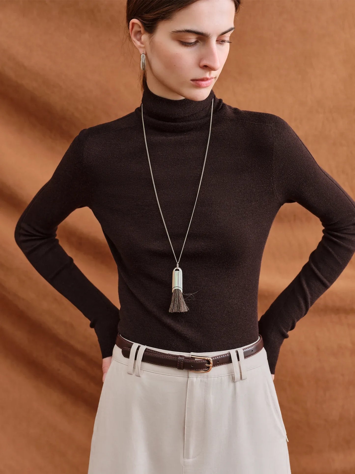 Blusa Térmica Feminina Vienne Gola Alta marrom frontal AlmaChic